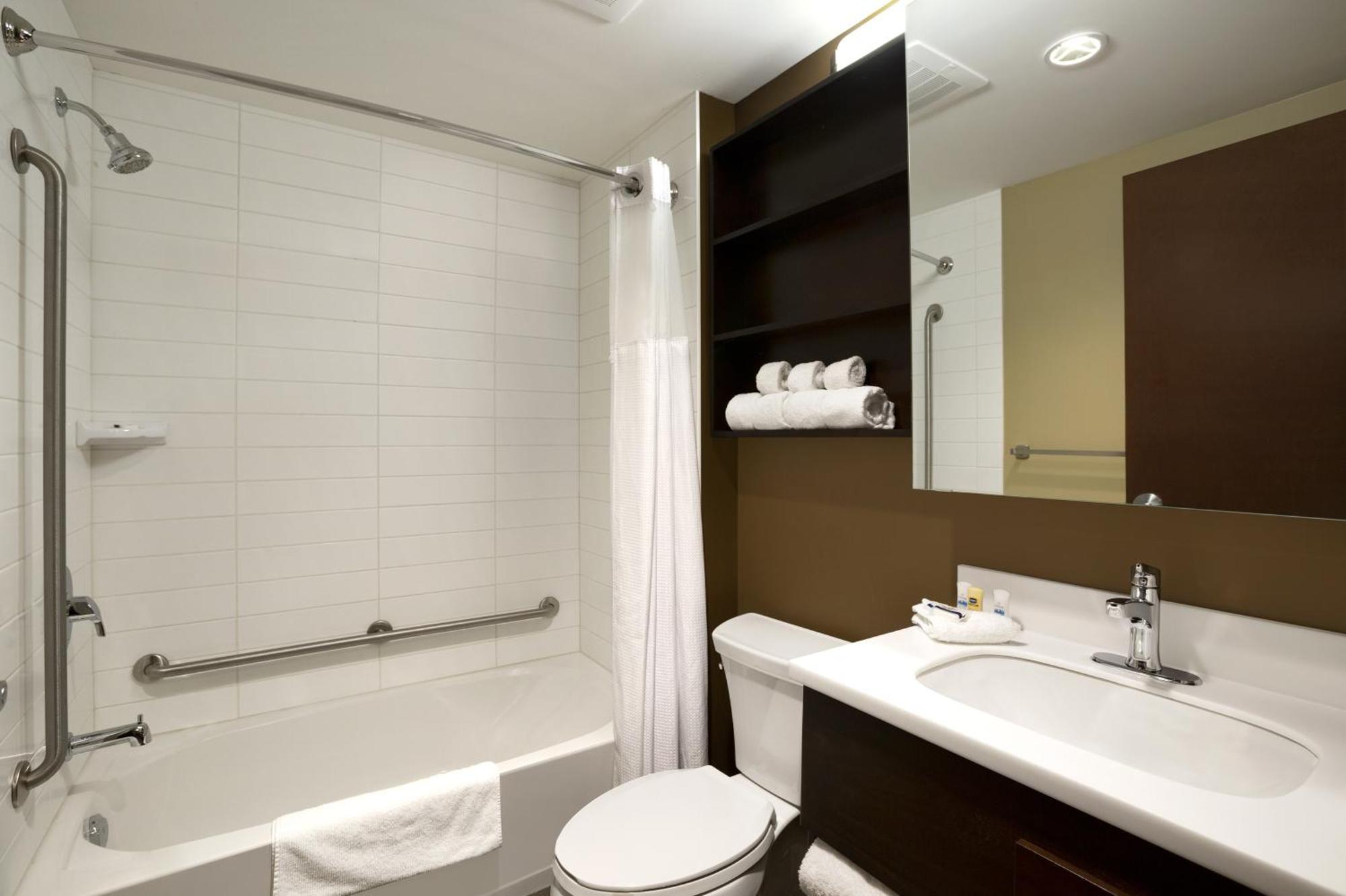 Microtel Inn And Suites By Wyndham Kitimat Oda fotoğraf
